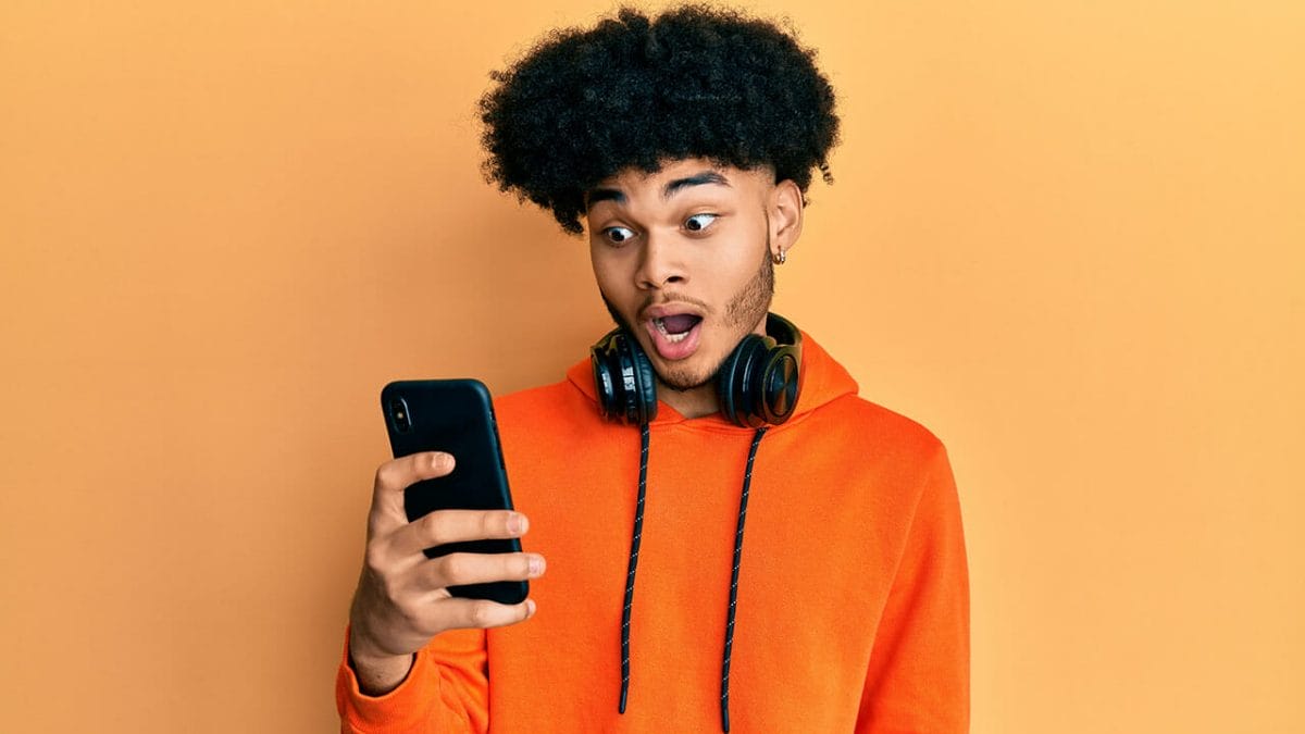 man shocked at phone ss1902891454
